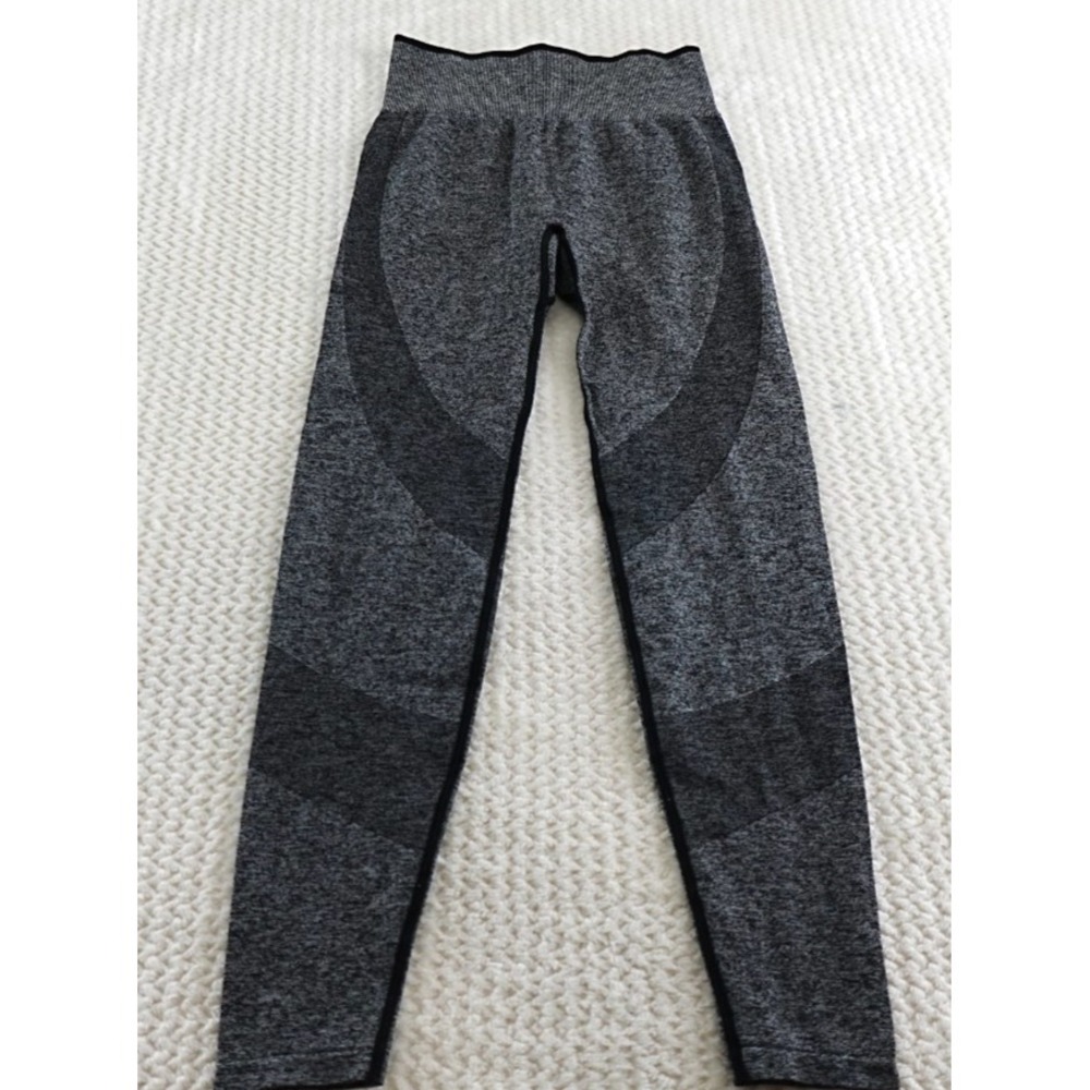 Victoria's Secret PINK Seamless Black & Gray Leggings Size SMALL